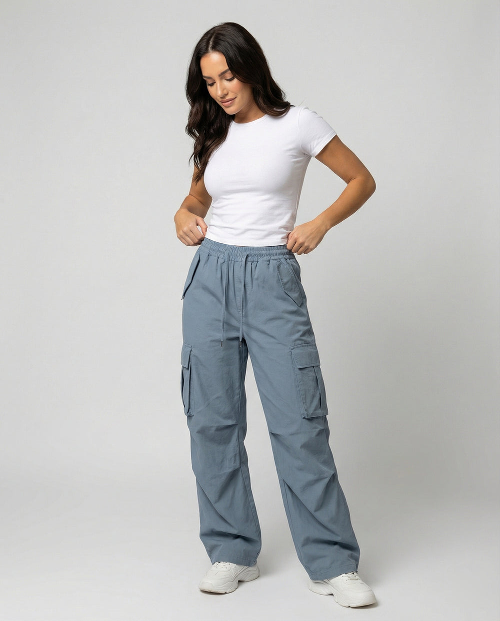 Damen weite Cargo-Hose im Retro-Utility-Stil mit hochgeschnittenem Bund Tunnelzug Mehrfachklappentaschen und verstellbaren Seitenschlaufen EB