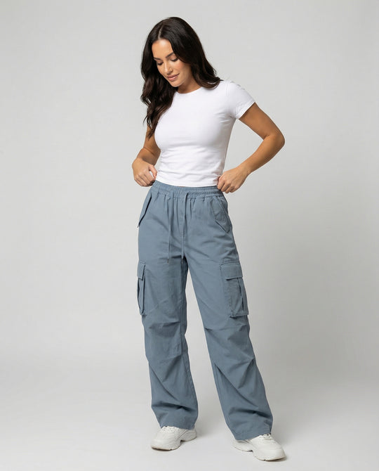 Damen weite Cargo-Hose im Retro-Utility-Stil mit hochgeschnittenem Bund Tunnelzug Mehrfachklappentaschen und verstellbaren Seitenschlaufen EB