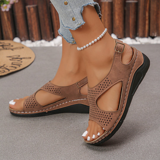 Damen Komfort-Sandalen mit perforiertem Obermaterial, verstellbarem Fersenriemen und gepolstertem Fußbett EB