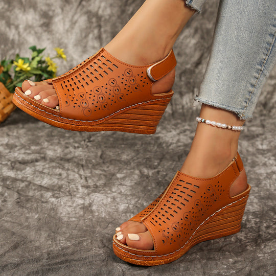 Damen Atmungsaktive Wedge-Sandalen mit floralem Cut-Out Design EB