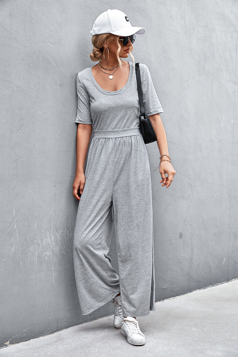 Damen Jumpsuit mit weitem Bein und elegantem Rundhalsausschnitt EB