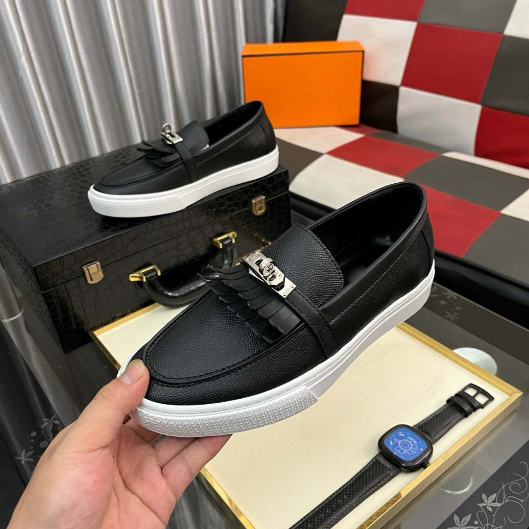 Damen Mokassins mit eleganter Ledernarbung und modischem Zierdetail EB