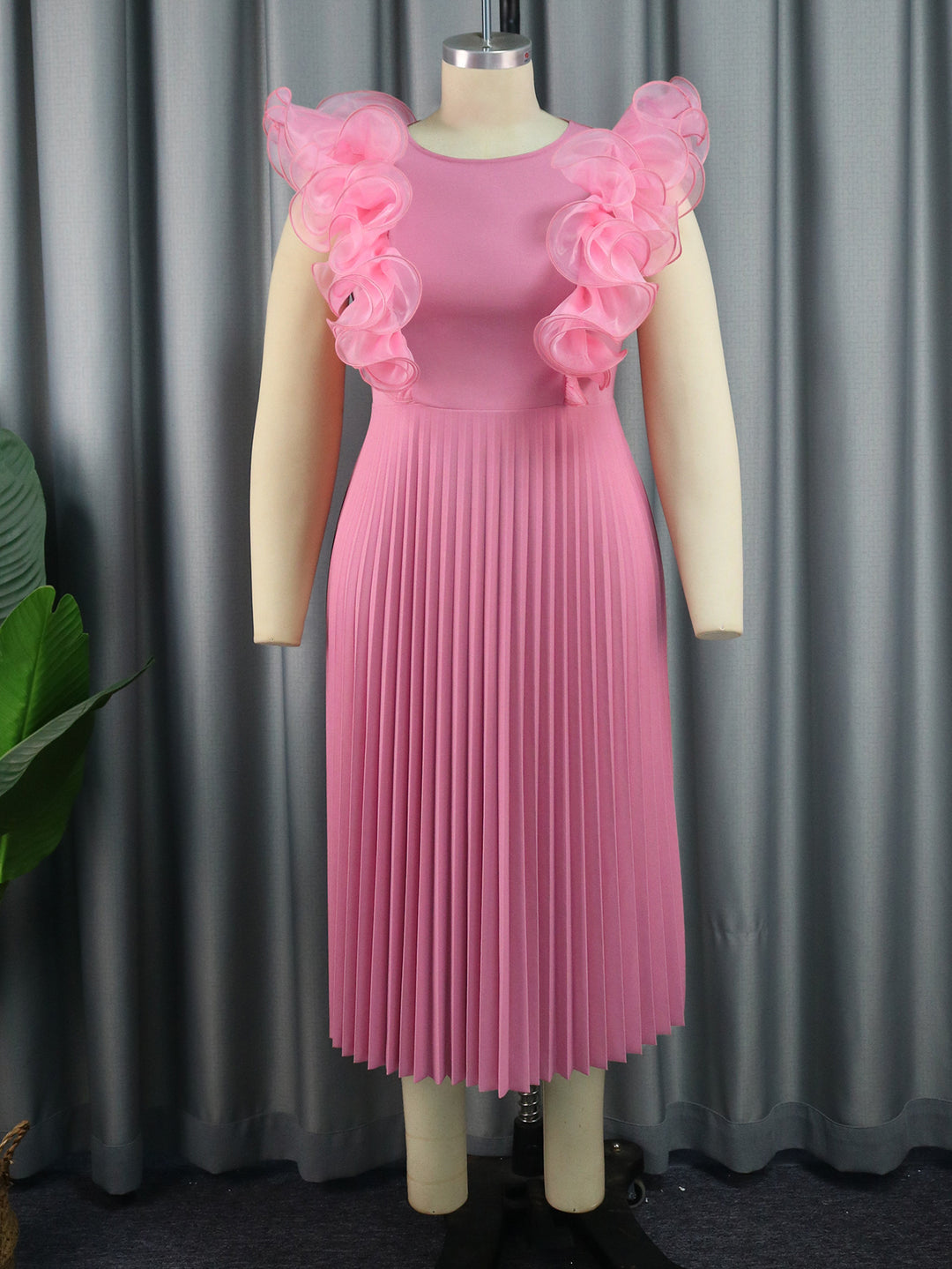 Damen Plissee Kleid mit voluminösen Rüschendetails EB
