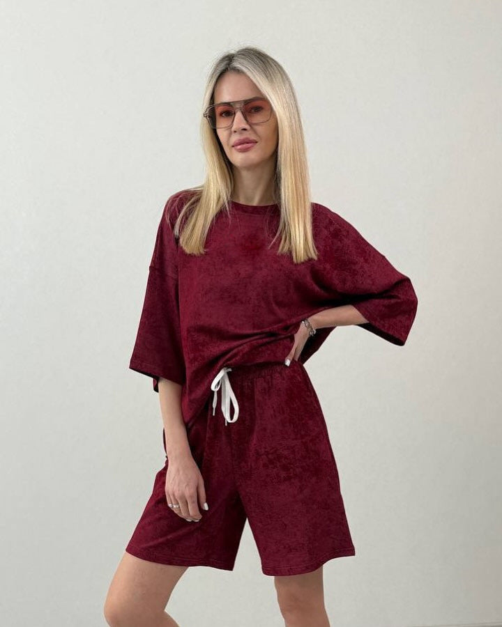 Damen elegantes Freizeit-Set aus locker sitzendem T-Shirt und kurzen Pants EB