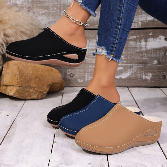 Damen  geschlossene Slip-On Pantolette mit ergonomischem Keilabsatz und dekorativer Ziernaht EB
