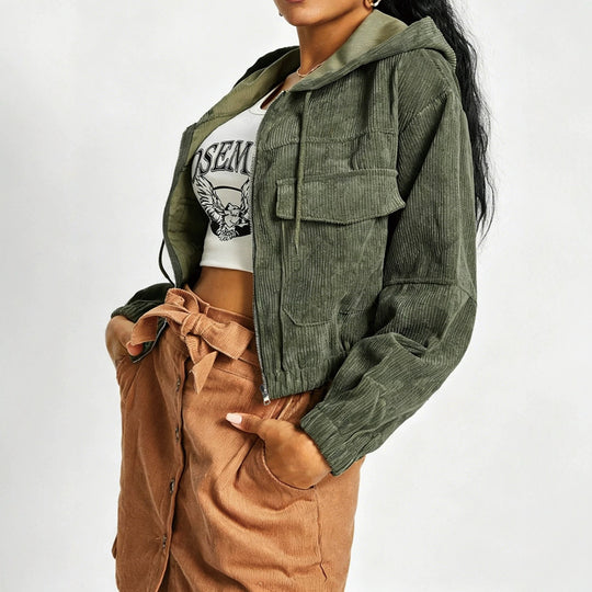 Damen Kurzjacke aus Cord mit Kapuze, Reißverschluss und aufgesetzten Brusttaschen EB