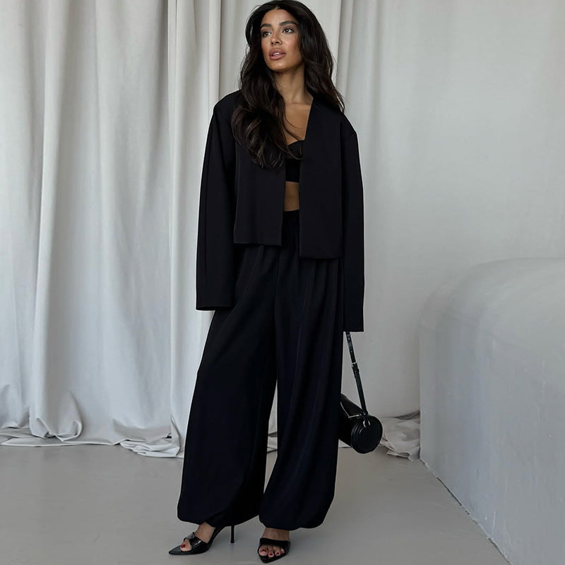 Damen lässiger Hosenanzug mit cropped Jacke und weitem Schnitt EB