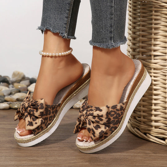 Damen Komfortable Wedge-Pantoletten mit modernen Schleifen und Jute-Detail EB