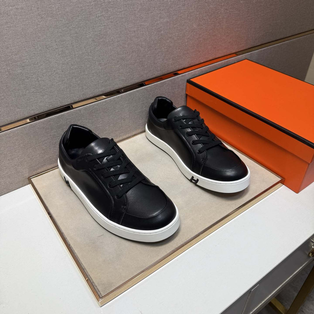 Damen sportliche Sneakers aus edlem Kunstleder mit rutschfester Sohle EB