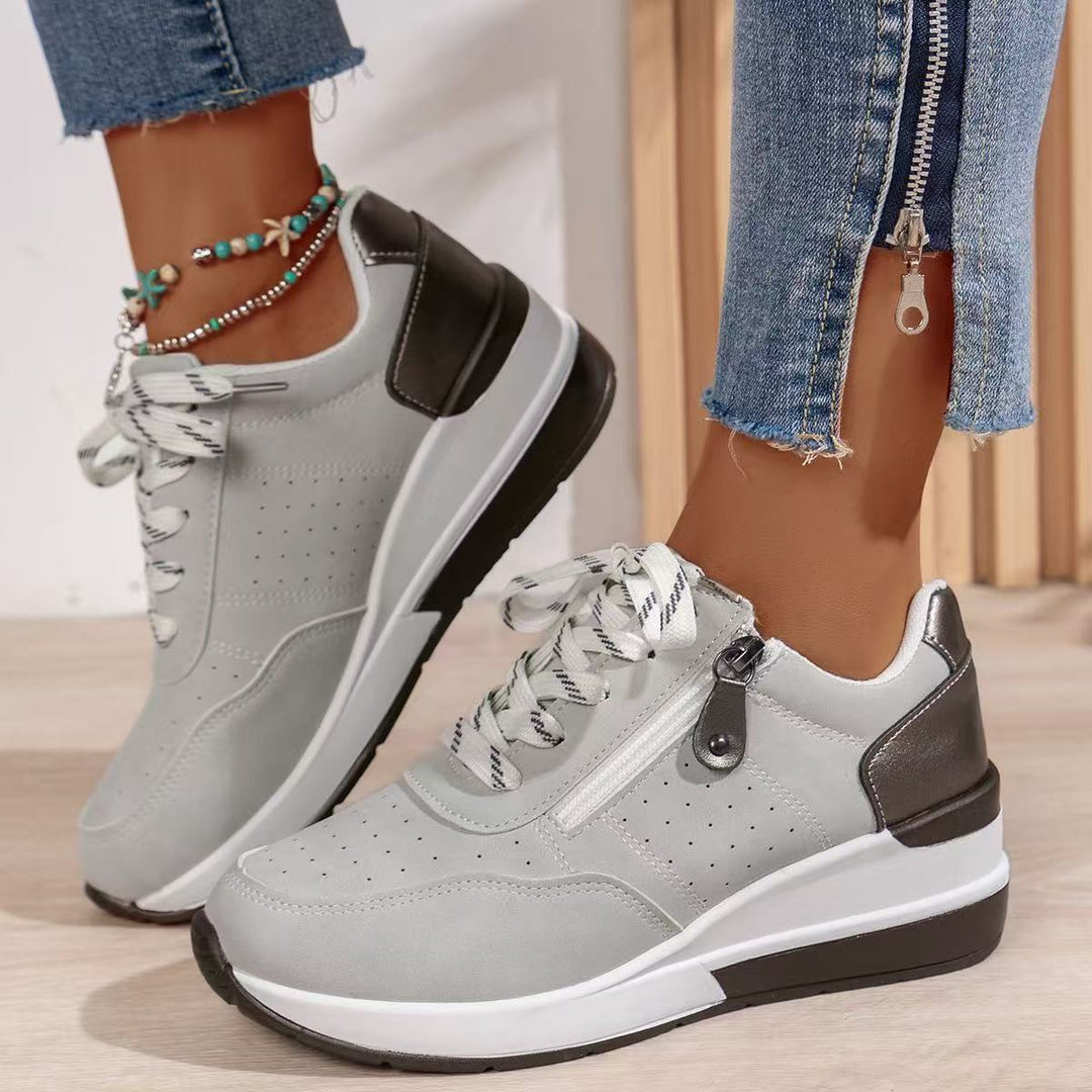 Damen sportive Plateau-Wedgesneaker mit seitlichem Zipper, perforiertem Nubuklook und dämpfender EVA-Sohle EB