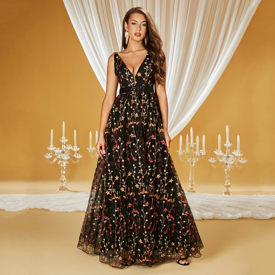 Damen Maxikleid mit floralem Stickdesign und tiefem V-Ausschnitt EB
