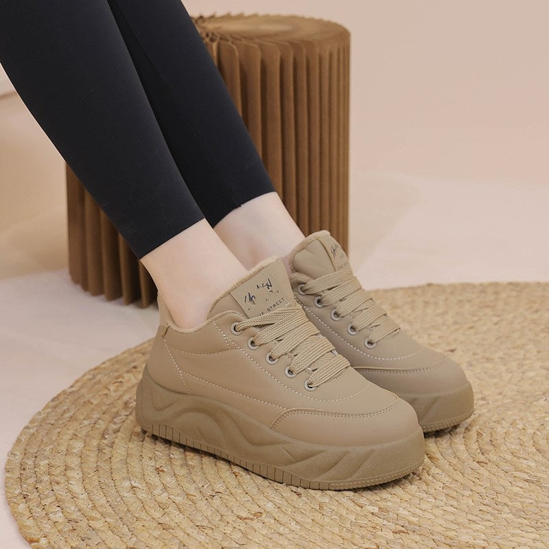Damen Chunky Sneaker mit hochgezogenem Design und rutschfester Sohle EB