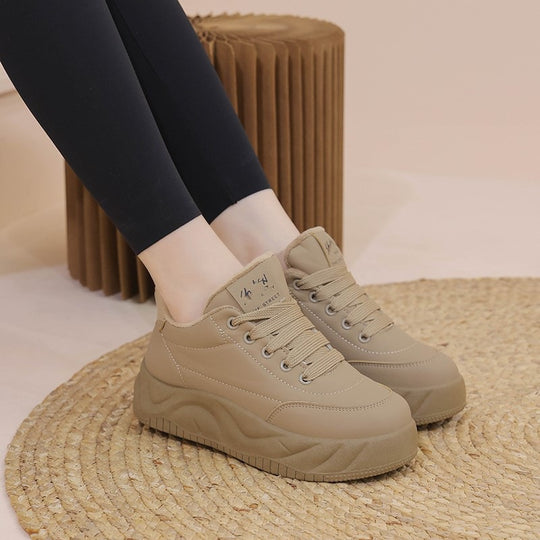 Damen Chunky Sneaker mit hochgezogenem Design und rutschfester Sohle EB