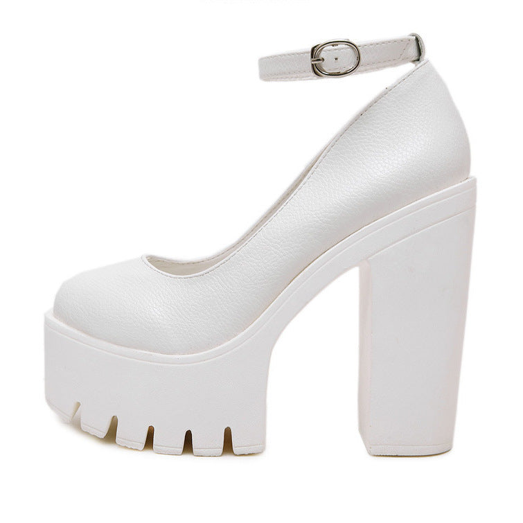 Damen Plateau-Pumps mit eleganter Doppelriemenführung und rutschfester Sohle EB