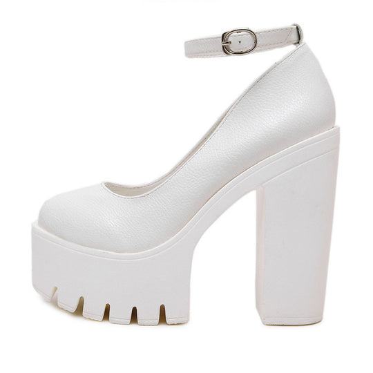 Damen Plateau-Pumps mit eleganter Doppelriemenführung und rutschfester Sohle EB
