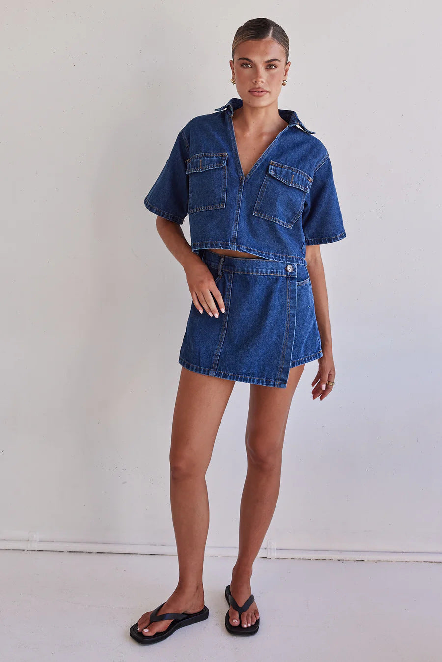 Damen Denim-Crop-Hemd mit aufgesetzten Taschen und passendem Rock EB