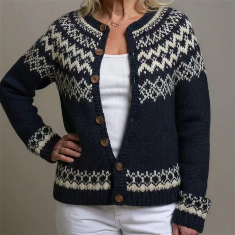 Damen nan gemusterte Strickjacke mit Rundpasse, Holzknöpfen und Eingrifftaschen EB