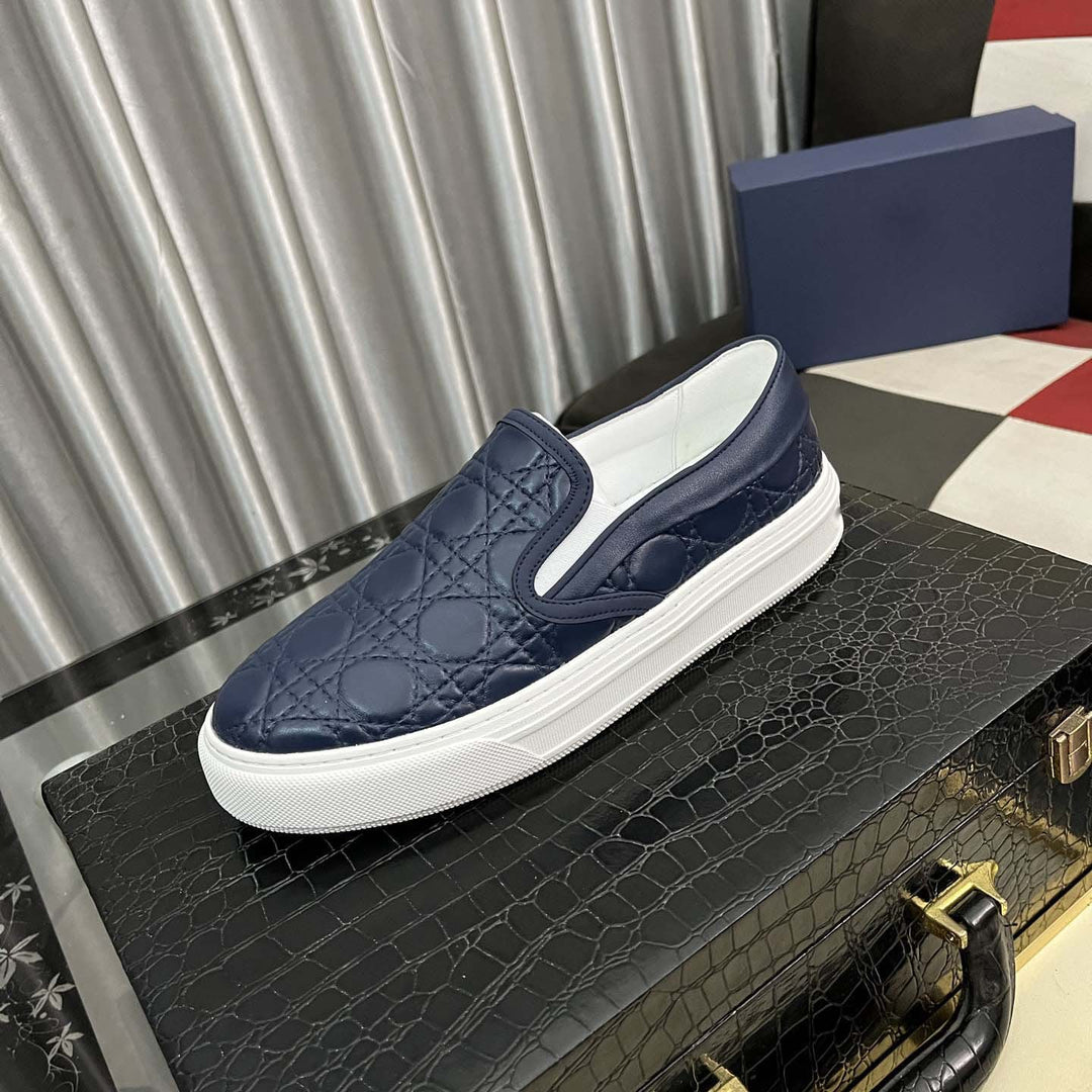 Damen Slip-On Sneakers mit eleganter Steppoptik und rutschfester Sohle EB