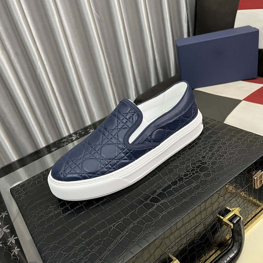 Damen Slip-On Sneakers mit eleganter Steppoptik und rutschfester Sohle EB