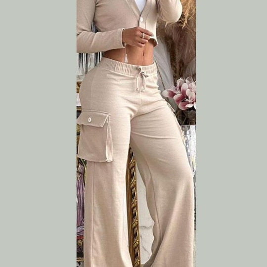 Damen Lounge-Set mit weicher Cargo-Sweathose mit weitem Bein und Cropped-Cardigan EB