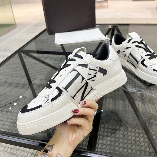 Damen Modische Sneakers mit trendigem Logo-Detail und atmungsaktiver Oberflächenstruktur EB
