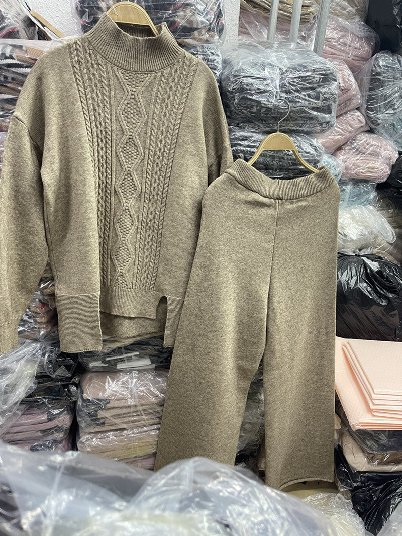 Damen eleganter Strickanzug mit hohem Kragen und farbenfrohem Muster EB