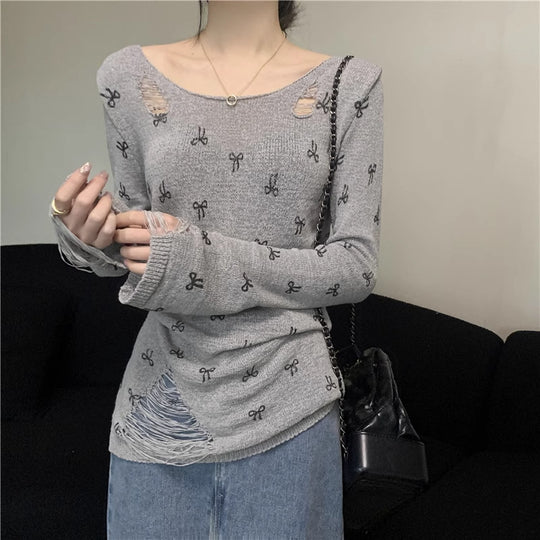 Damen Langarmshirt mit modischen Rissen und verspieltem Motiv EB