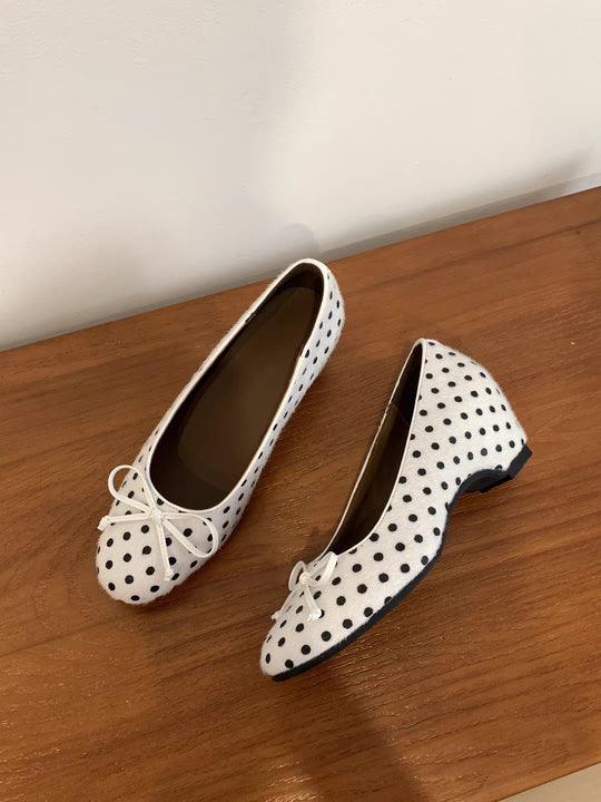 Damen Ballerinas mit klassischem Punktedesign und individuell anpassbarem Riemen EB