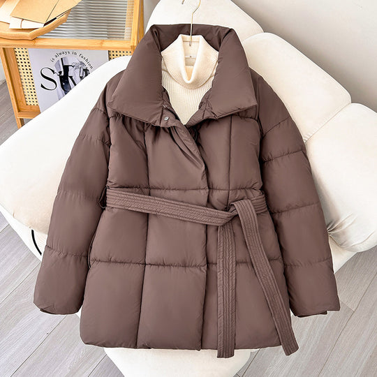 Damen modische wattierte Jacke mit Gürtel und hochschließendem Kragen EB