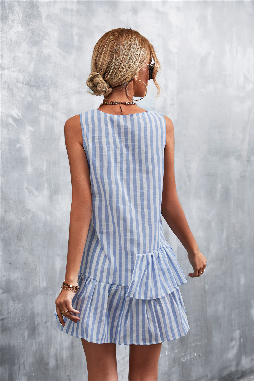 Damen luftiges Streifenkleid mit voluminösem Rüschensaum EB
