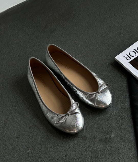 Damen Ballerina-Schuhe mit glänzender Oberfläche und verspieltem Schleifenakzent EB