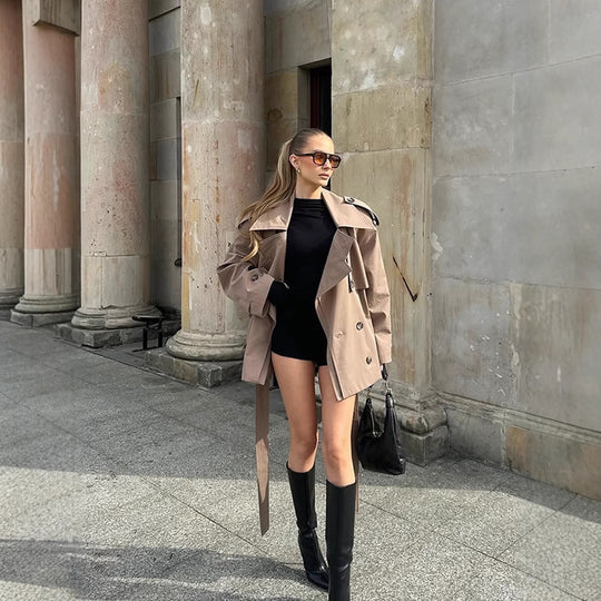Damen Trenchcoat mit Gürtel und besonderen Knopfdetails EB