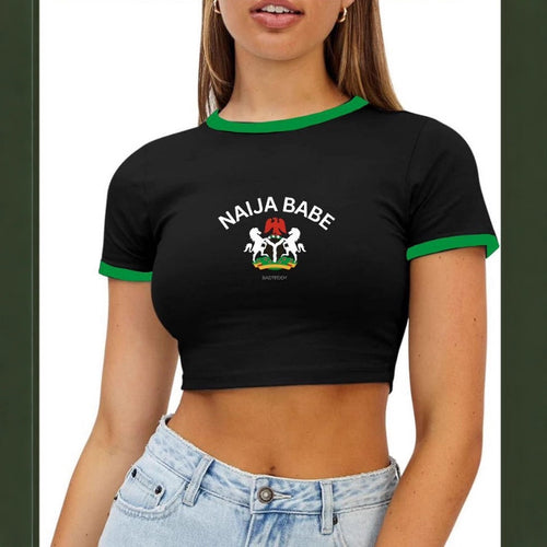 Damen Crop-Top mit kreativem Aufdruck und kontrastierenden Ärmelsäumen EB