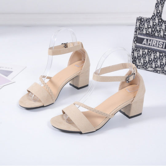 Damen Blockabsatz Sandalen mit transparenten Riemen und geflochtenem Detail EB