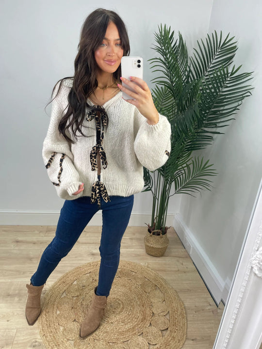Damen lässiger Strickpullover mit verspielten Details EB