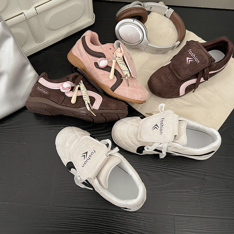 Damen Sportliche Sneakers mit praktischem Klettverschluss und eleganter Wildleder-Optik EB