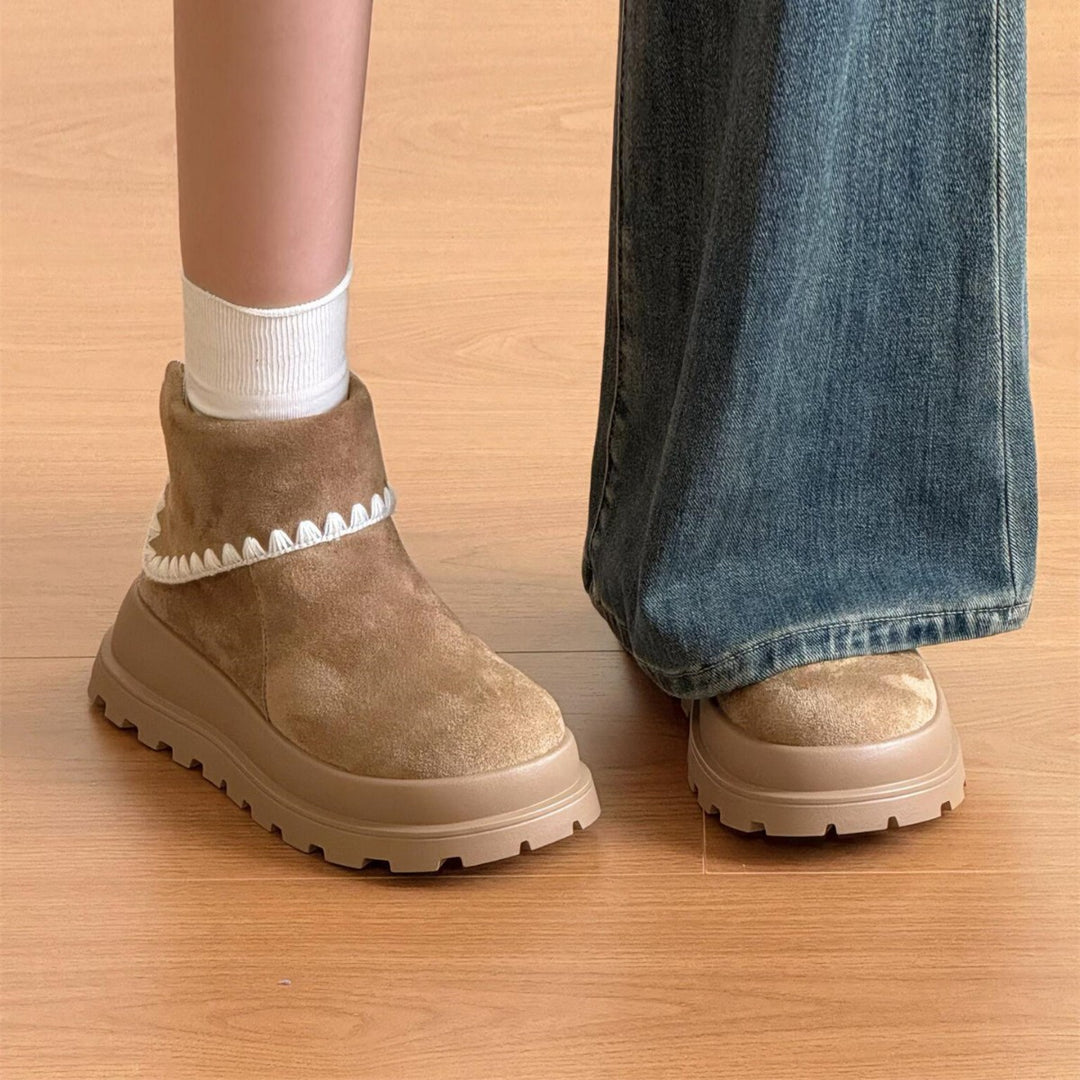 Damen Stiefeletten aus weichem Wildleder mit Dekorativem Rippensaum EB