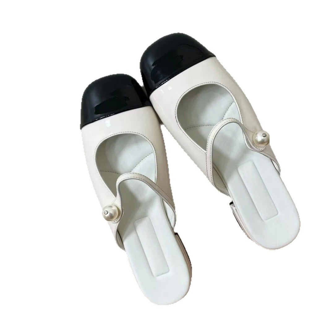 Damen Mules mit elegantem Riemendesign und glamourösem Perlenakzent EB