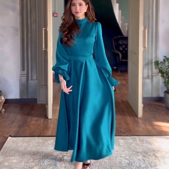 Damen Fließendes Abendkleid mit eleganten Puffärmeln und hohem Kragen EB
