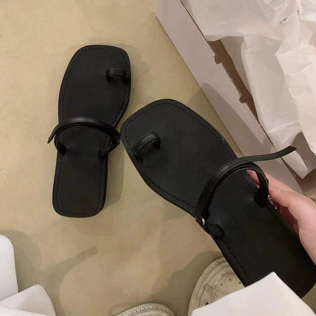 Damen Zehentrenner-Sandalen mit schmaler Riemenführung und modischem Metallic-Detail EB
