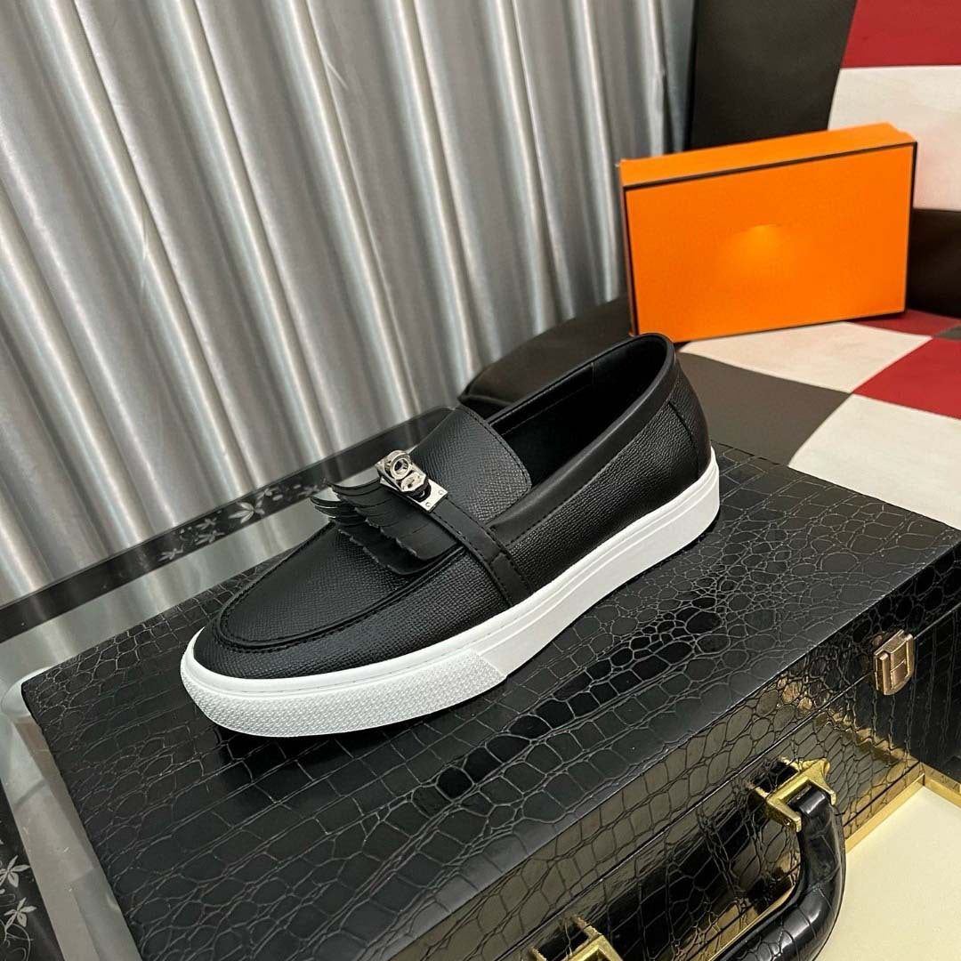 Damen Mokassins mit eleganter Ledernarbung und modischem Zierdetail EB
