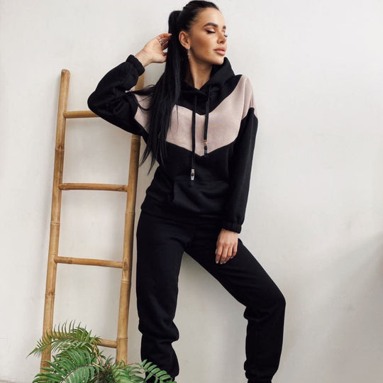 Damen zweiteiliges Loungewear-Set mit Chevron-Kapuzenpullover und taillierter Tapered-Jogginghose EB