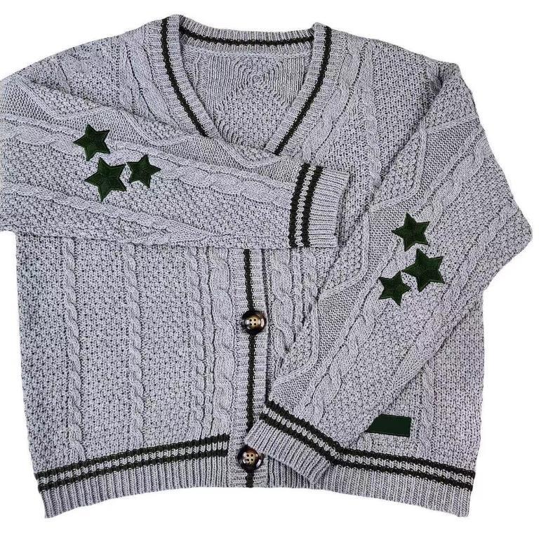 Damen Grobstrickjacke mit Sternen-Details und dekorativen Knöpfen EB