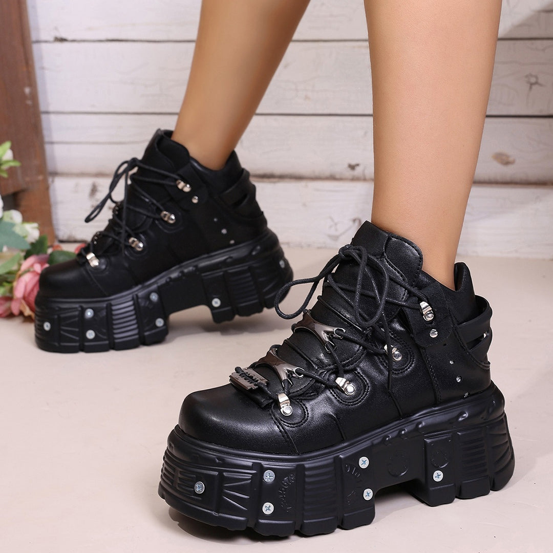 Damen Trendige und auffällige Sneakers mit modischen Details EB