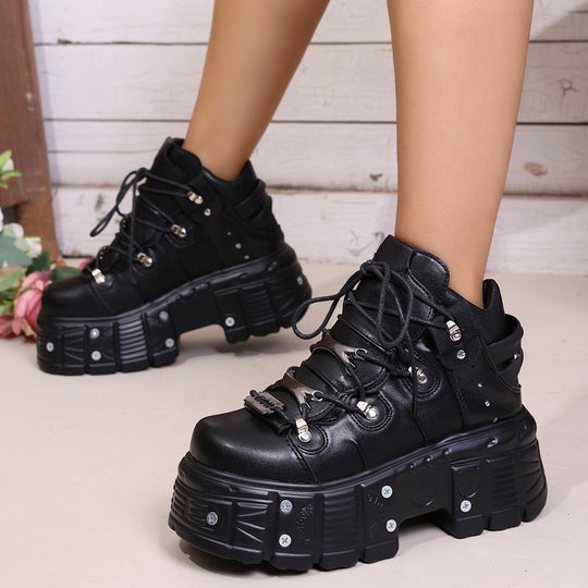 Damen Trendige und auffällige Sneakers mit modischen Details EB
