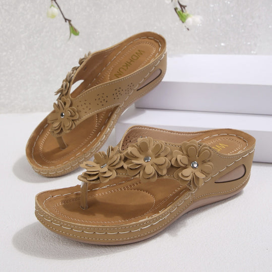 Damen Blumengezierte Zehentrenner-Sandalen mit ergonomischem Fußbett EB