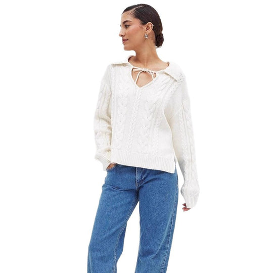 Damen Grobstrickpullover mit romantischem Kragen und praktischen Schnürdetails EB