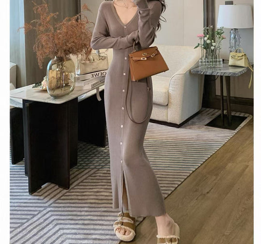 Damen Elegantes Maxikleid mit Knopfdetails und V-Ausschnitt EB