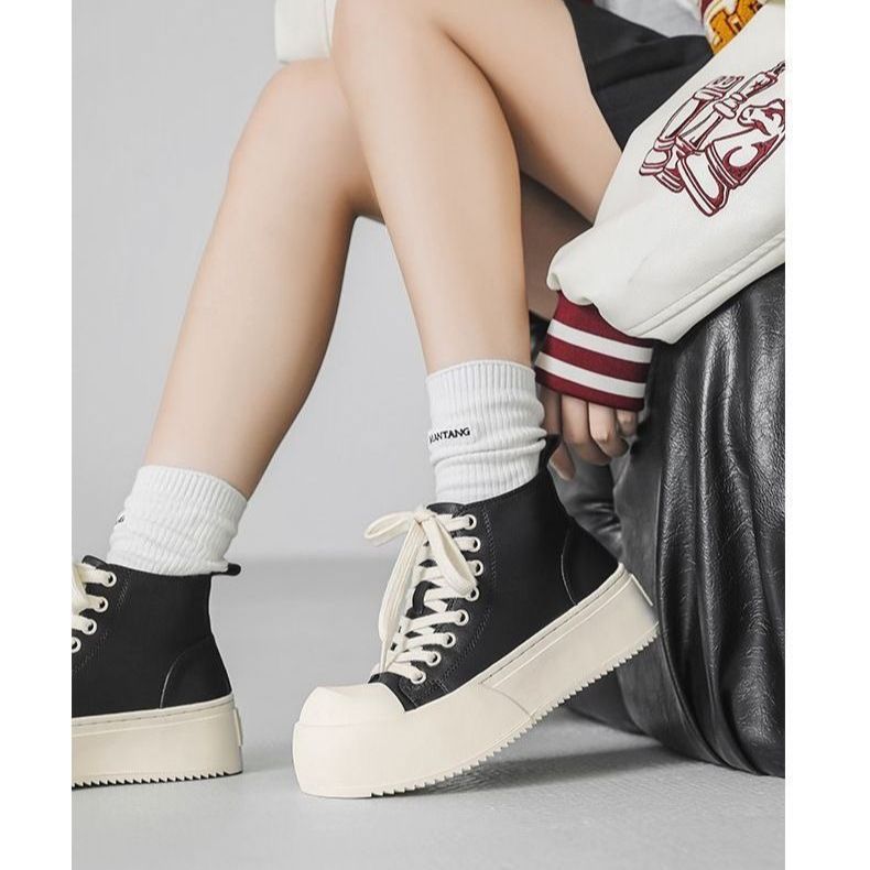 Damen Hohe Plattform-Sneaker mit modernem Design und robustem Profil EB