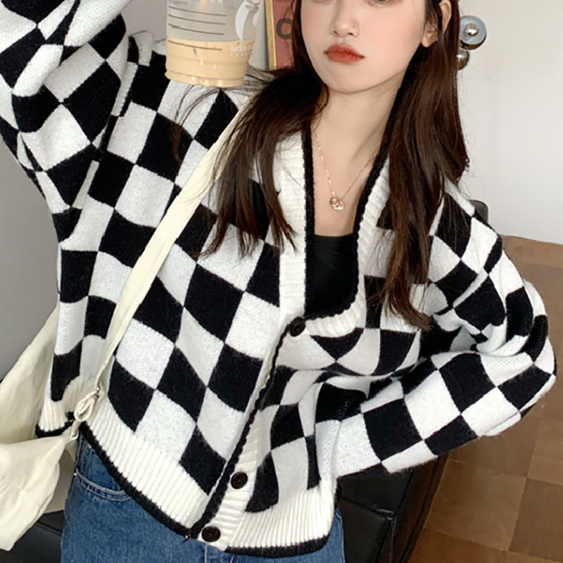 Damen Grobstrickjacke mit Karomuster und bequemen Knopfdetails EB